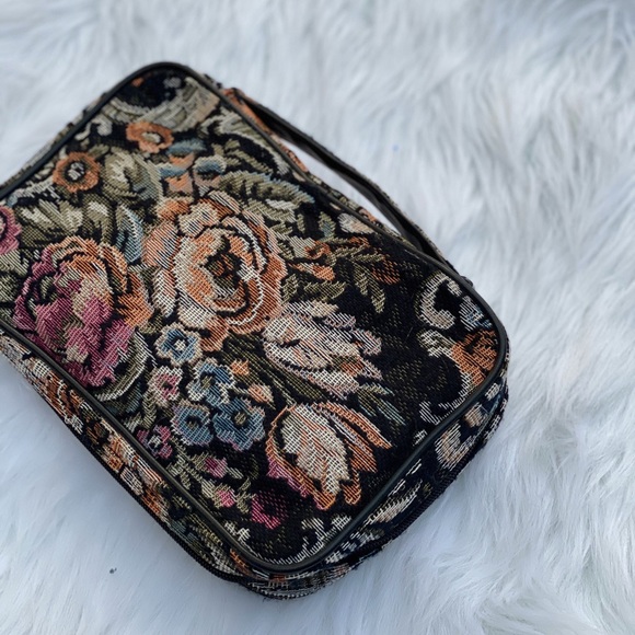 Vintage makeup bag 🖤 - Picture 3 of 4